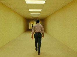 Review Film Backrooms (2026): Ekspansi Matang dari Sineas Pendatang Review Film Backrooms (2026): Ekspansi Matang dari Sineas Pendatang oleh ulasinema